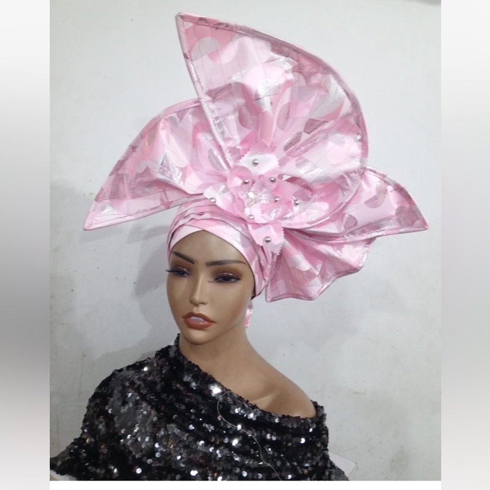 Elegant Pink and Silver Head-wrap

GEL4 0326